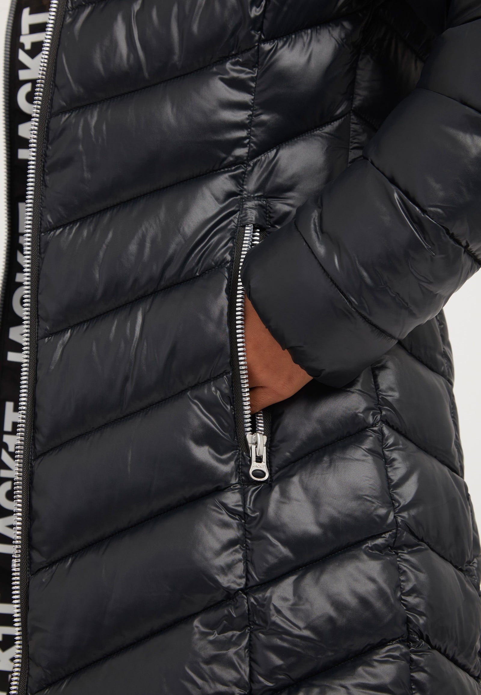 R4D Luxe Coat Black detail shot by JACK1T